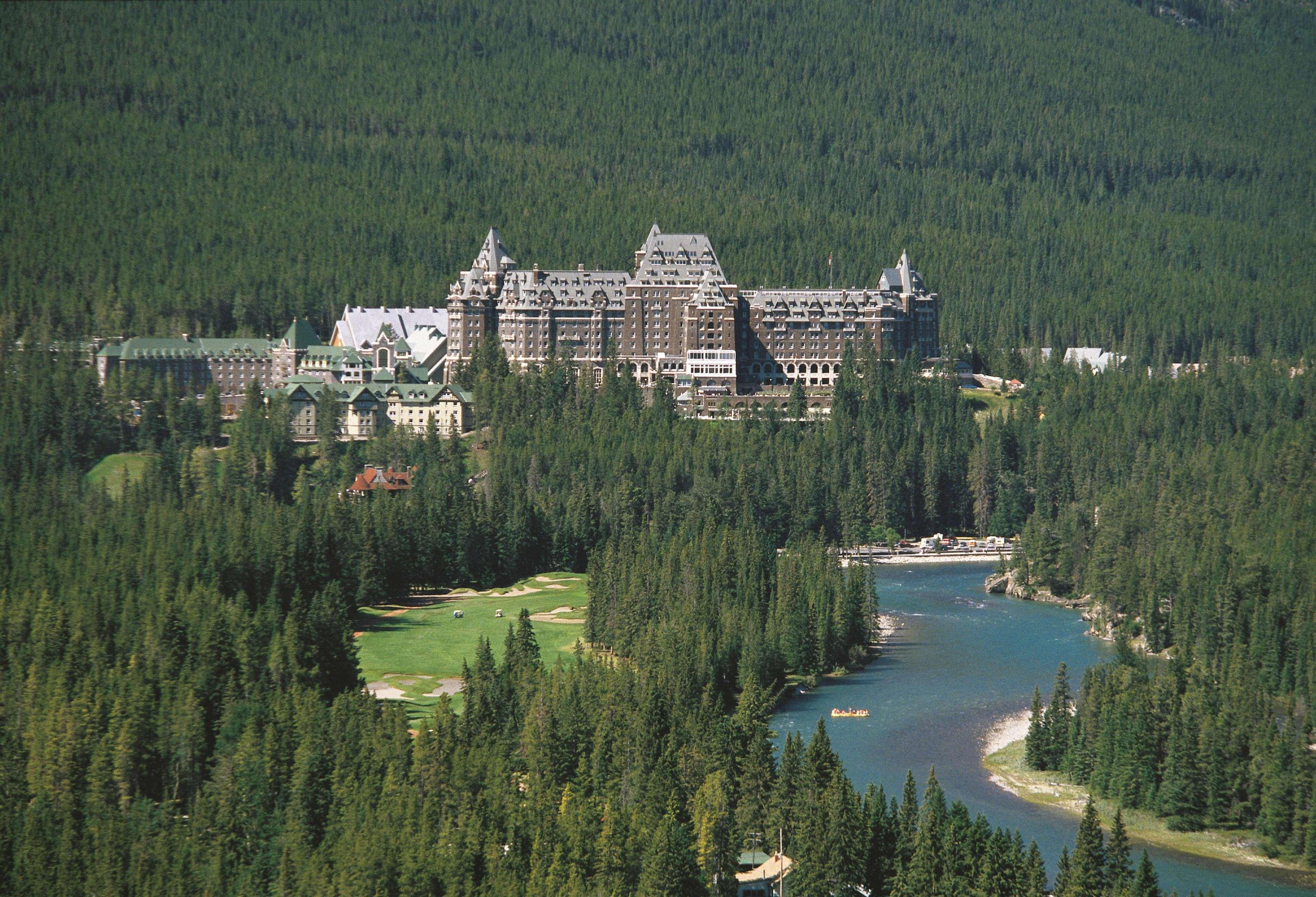 Отель Fairmont Banff Springs Экстерьер фото